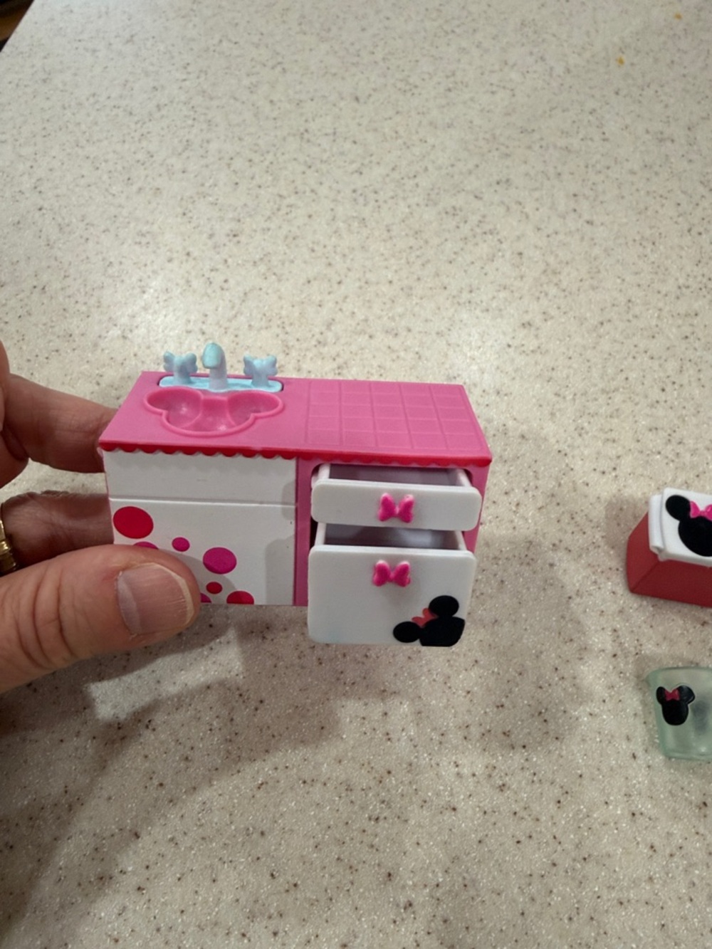 Disney Shopkins Moose Happy Places Minnie Mouse Waffle Kitchen And Belle Set - Picture 3 of 14